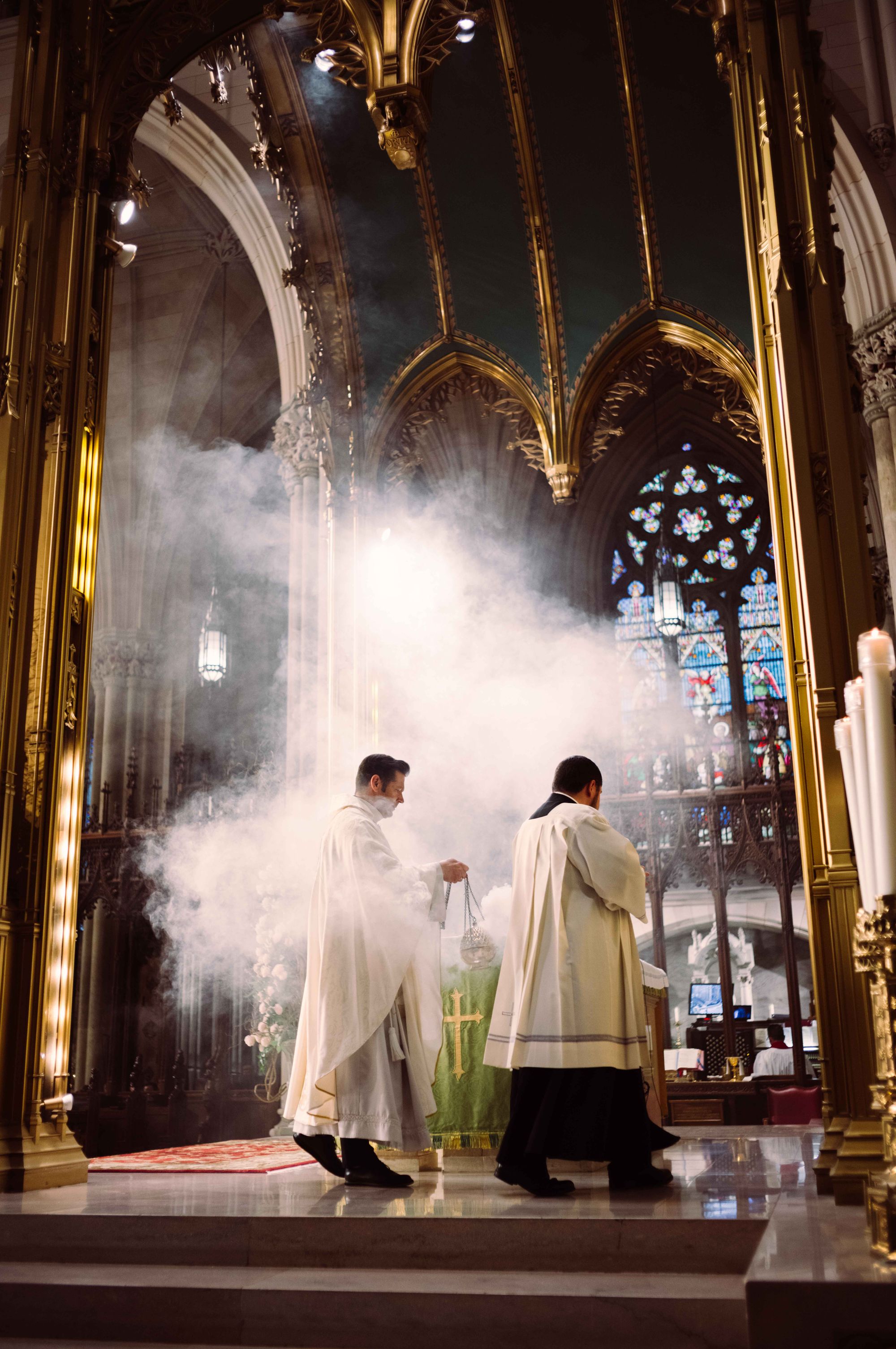 eucharist communion, eucharist adoration, father mike schmitz, patrick's cathedral new york city