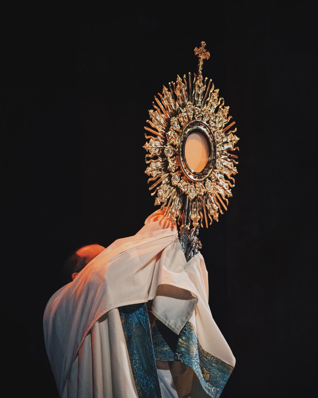 The Magnificence of the Holy Eucharist: What the Church Teaches, According to the Catechism
