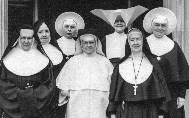 27 Fascinating Photos of Pre-Vatican II Catholicism