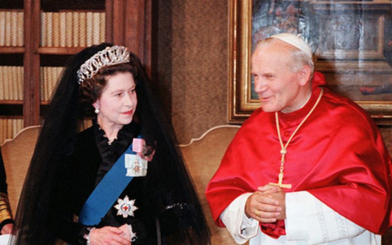 22 Historic Pictures of John Paul II Meeting with World Leaders and Celebrities