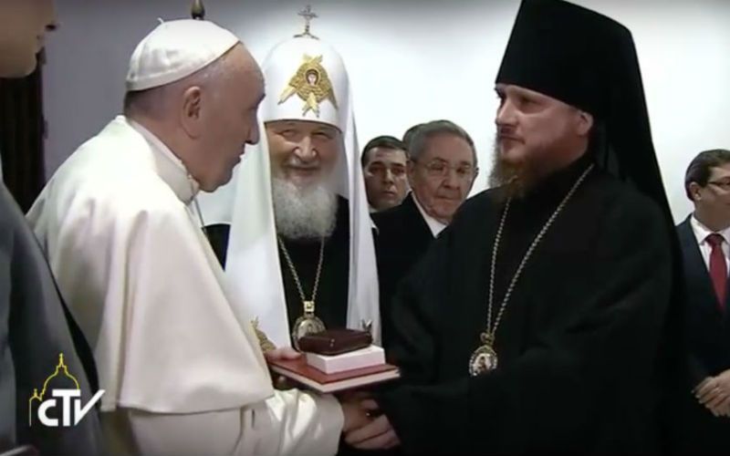 The Best Photos of the Historic Meeting Between Pope Francis & Orthodox Patriarch Kirill of Moscow