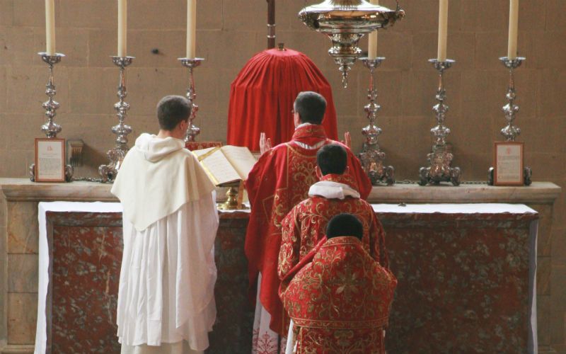 Priests Should Celebrate Mass Ad Orientem, Says Vatican Liturgy Chief Cardinal Sarah