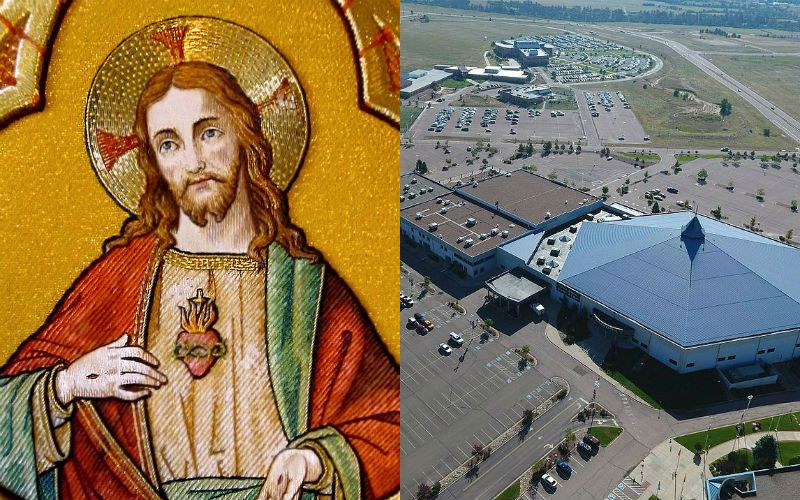 Evangelical Mega-Church Leads Congregation in Consecration to Sacred Heart of Jesus Prayer
