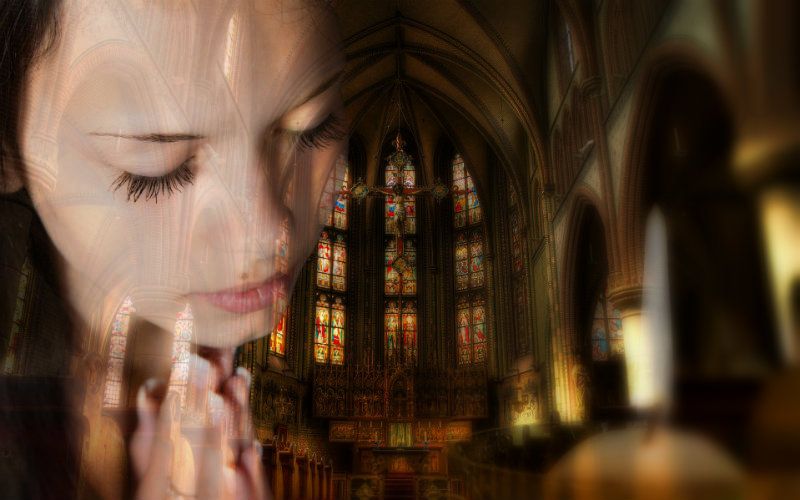 Does Your Mind Wander At Mass? 6 Tips to Help You Avoid Distractions