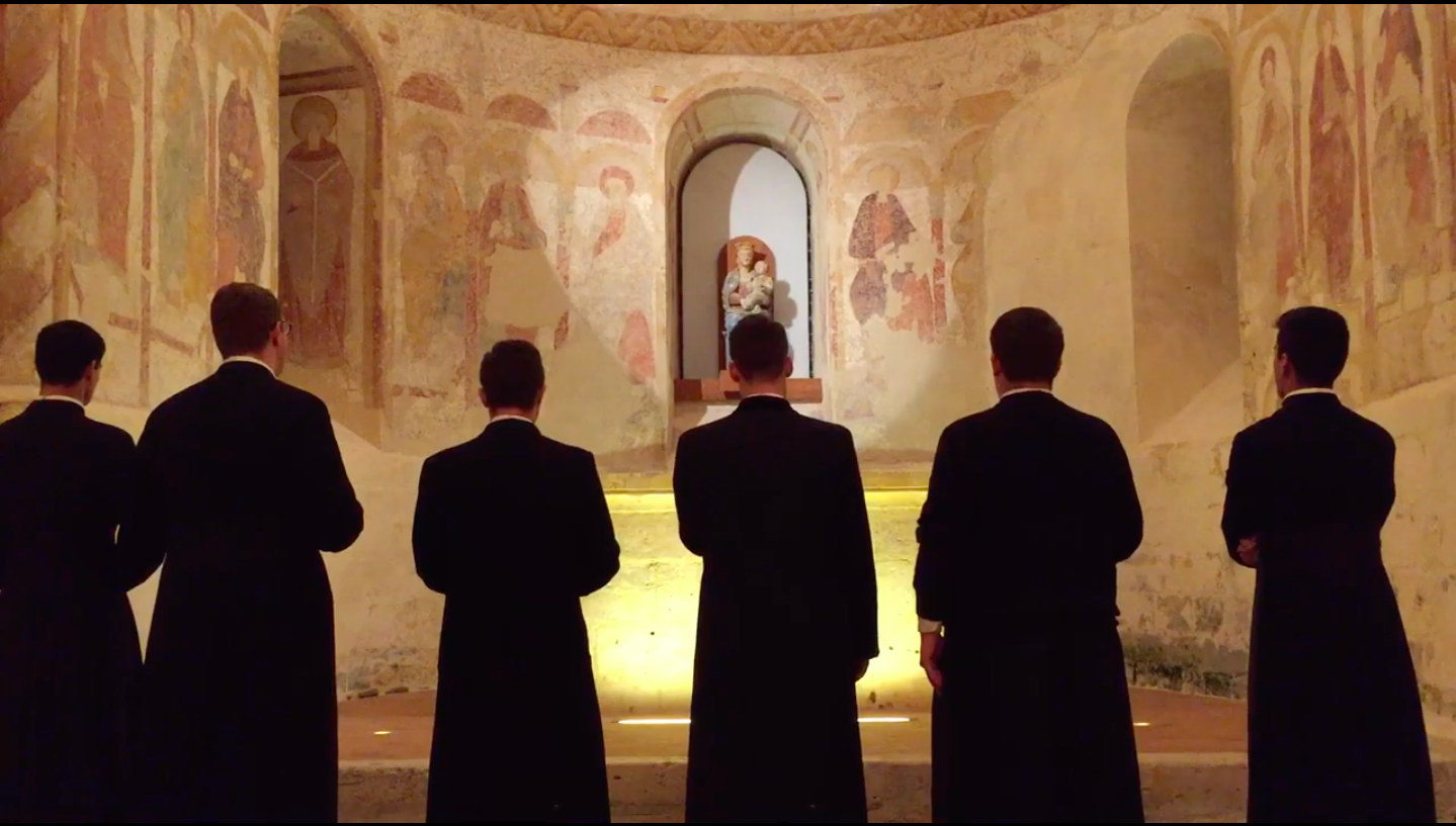 Lift Your Heart to Heaven: French Seminarians Chant “Alma Redemptoris Mater” in Notre Dame Chapel for Advent