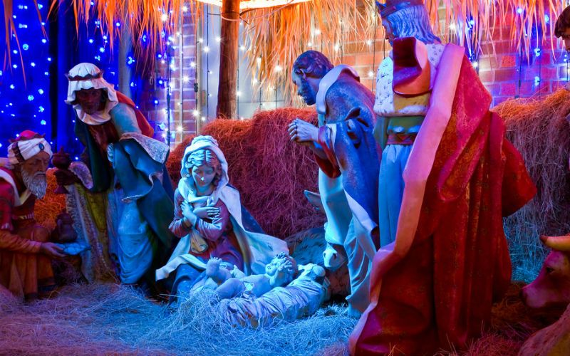 4 Ways Evangelical Protestants Curiously Turn Catholic Every Christmas