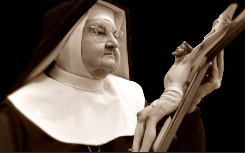 Feeling Discouraged? Try Mother Angelica's Prayer for Strength Through Heavy Burdens