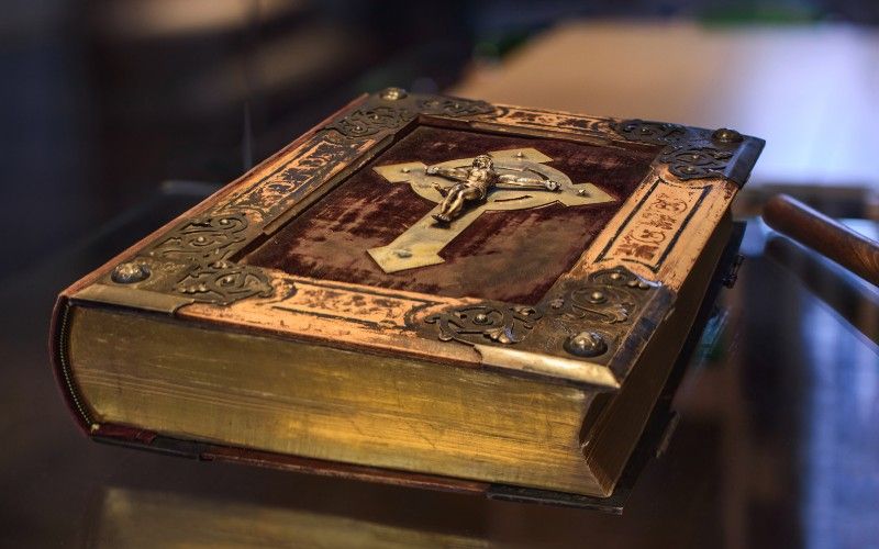 The Lost Books of the Bible: The Little-Known Missing Epistle of St. Paul Mentioned in the Bible