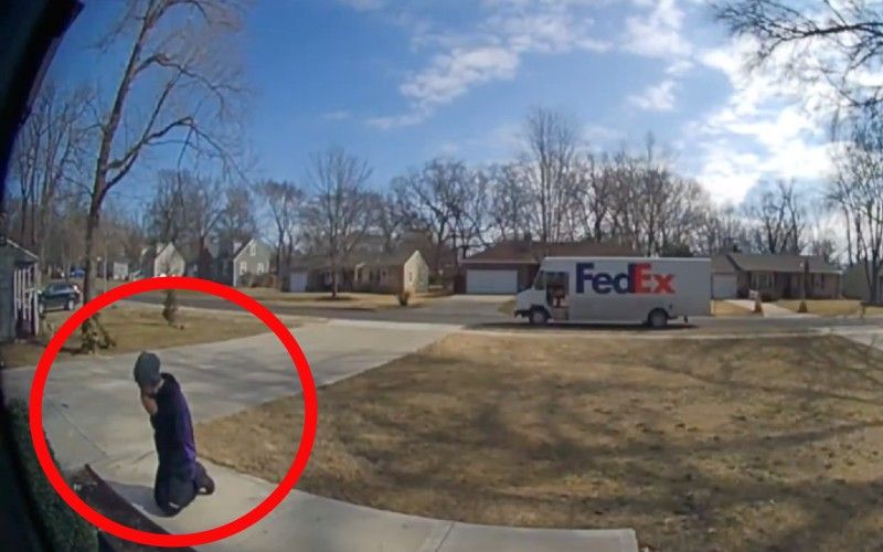 FedEx Delivery Driver Stops to Pray Before Statue of Our Lady in Viral Video