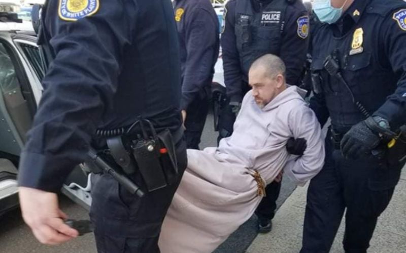 Police Arrest, Drag Franciscan Priest Out of Abortion Facility in New York (Video Inside)