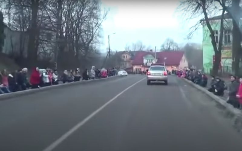 Did the Eucharist Travel Through Kyiv Streets Amid War? The Truth About the Viral Video