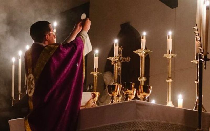 5 Beautiful Ways to Make the Novus Ordo Mass More Reverent