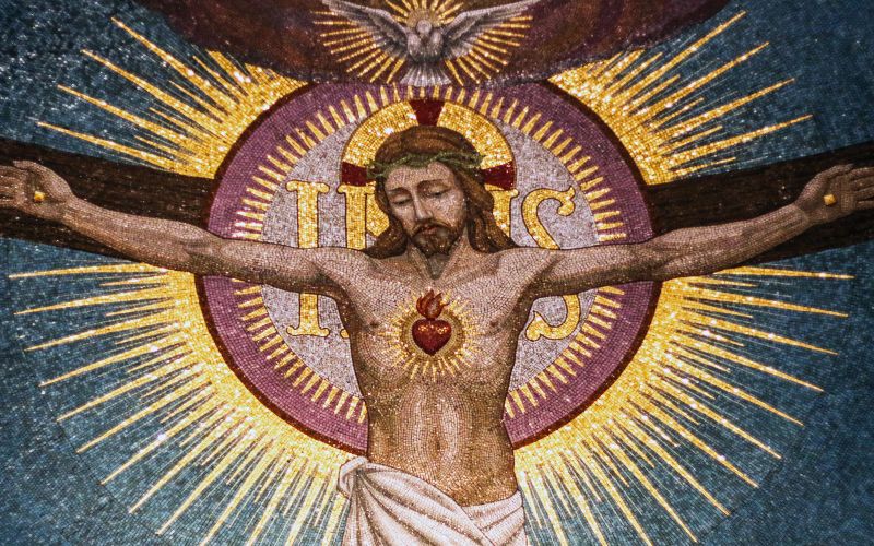 7 Catholic Ways to Love Jesus More This Valentine's Day